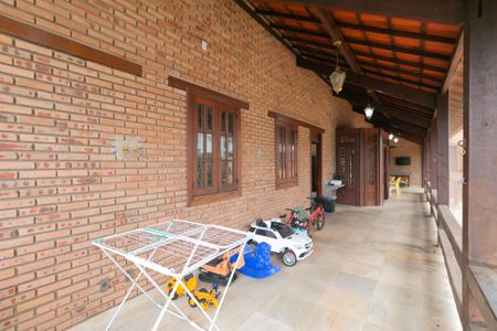 Casa à venda com 1100m², 5 quartos e 10 vagas Casa à venda com 1100m², 5 quartos e 10 vagasÁrea Externa