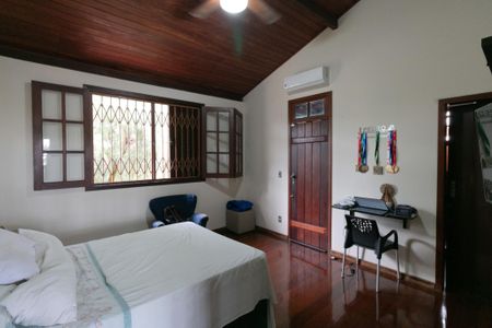 Casa à venda com 1100m², 5 quartos e 10 vagas Casa à venda com 1100m², 5 quartos e 10 vagasQuarto 2