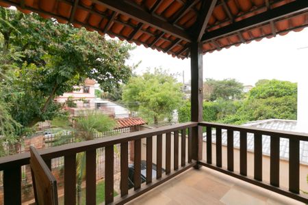 Casa à venda com 1100m², 5 quartos e 10 vagas Casa à venda com 1100m², 5 quartos e 10 vagasVista da Sacada do Quarto 2