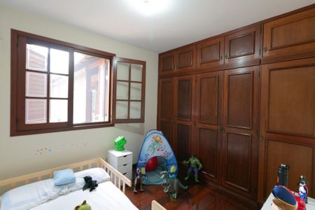 Casa à venda com 1100m², 5 quartos e 10 vagas Casa à venda com 1100m², 5 quartos e 10 vagasQuarto 4