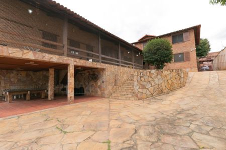 Casa à venda com 1100m², 5 quartos e 10 vagas Casa à venda com 1100m², 5 quartos e 10 vagasGaragem