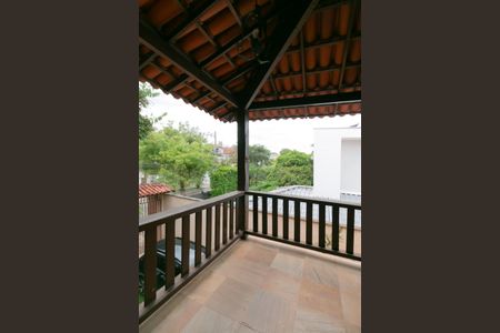 Casa à venda com 1100m², 5 quartos e 10 vagas Casa à venda com 1100m², 5 quartos e 10 vagasSacada do Quarto 2