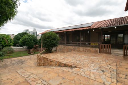 Casa à venda com 1100m², 5 quartos e 10 vagas Casa à venda com 1100m², 5 quartos e 10 vagasÁrea Externa