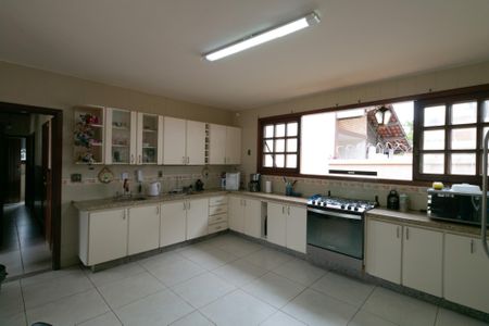 Casa à venda com 1100m², 5 quartos e 10 vagas Casa à venda com 1100m², 5 quartos e 10 vagasCozinha