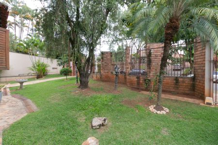 Casa à venda com 1100m², 5 quartos e 10 vagas Casa à venda com 1100m², 5 quartos e 10 vagasEntrada