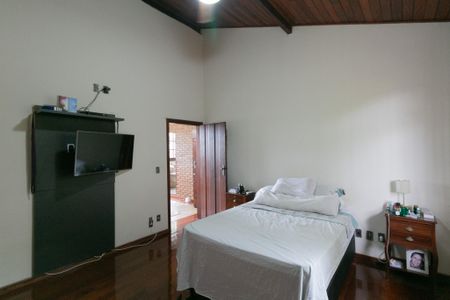 Casa à venda com 1100m², 5 quartos e 10 vagas Casa à venda com 1100m², 5 quartos e 10 vagasQuarto 2