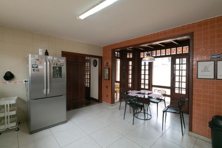 Casa à venda com 1100m², 5 quartos e 10 vagas Casa à venda com 1100m², 5 quartos e 10 vagasCozinha