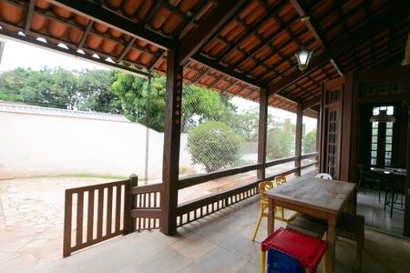 Casa à venda com 1100m², 5 quartos e 10 vagas Casa à venda com 1100m², 5 quartos e 10 vagasÁrea Externa