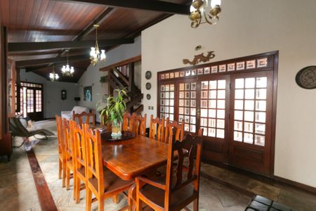 Casa à venda com 1100m², 5 quartos e 10 vagas Casa à venda com 1100m², 5 quartos e 10 vagasSala de Jantar