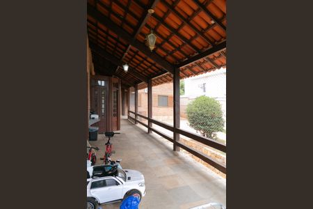 Casa à venda com 1100m², 5 quartos e 10 vagas Casa à venda com 1100m², 5 quartos e 10 vagasÁrea Externa