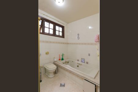 Casa à venda com 1100m², 5 quartos e 10 vagas Casa à venda com 1100m², 5 quartos e 10 vagasBanheiro da Suíte