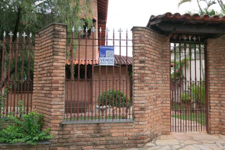 Casa à venda com 1100m², 5 quartos e 10 vagas Casa à venda com 1100m², 5 quartos e 10 vagasFachada e Placa