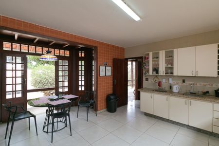 Casa à venda com 1100m², 5 quartos e 10 vagas Casa à venda com 1100m², 5 quartos e 10 vagasCozinha