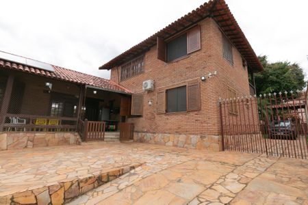 Casa à venda com 1100m², 5 quartos e 10 vagas Casa à venda com 1100m², 5 quartos e 10 vagasÁrea Externa