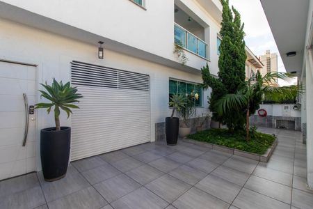 Casa para alugar com 500m², 6 quartos e 6 vagasEntrada