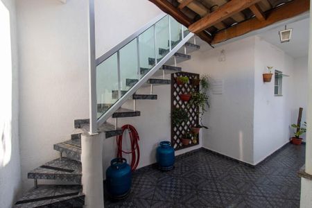 Casa para alugar com 500m², 6 quartos e 6 vagasEscada externa