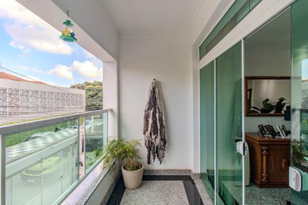 Casa para alugar com 500m², 6 quartos e 6 vagasVaranda