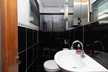 Casa para alugar com 500m², 6 quartos e 6 vagasBanheiro da Edícula