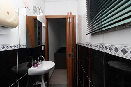 Casa para alugar com 500m², 6 quartos e 6 vagasBanheiro da Edícula