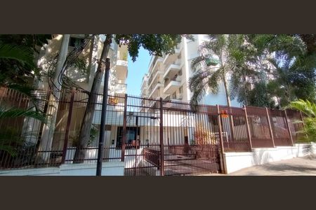 Apartamento à venda com 130m², 2 quartos e 2 vagas Apartamento à venda com 130m², 2 quartos e 2 vagasFachada