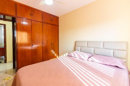 Apartamento à venda com 118m², 3 quartos e 2 vagas Apartamento à venda com 118m², 3 quartos e 2 vagasQuarto 1