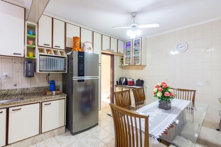 Apartamento à venda com 118m², 3 quartos e 2 vagas Apartamento à venda com 118m², 3 quartos e 2 vagasCozinha