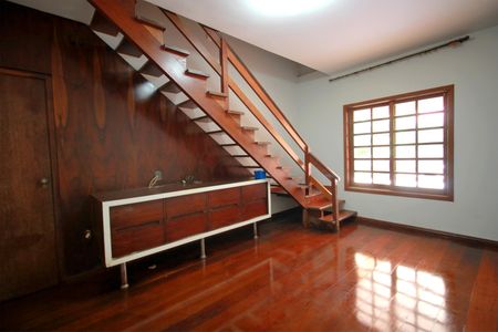 Casa à venda com 4500m², 5 quartos e 4 vagasSala de Estar 1