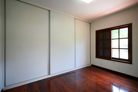 Casa à venda com 4500m², 5 quartos e 4 vagasQuarto 1