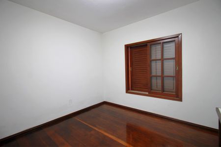 Casa à venda com 4500m², 5 quartos e 4 vagasQuarto 2