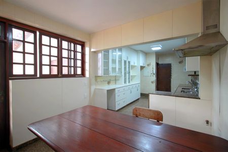 Casa à venda com 4500m², 5 quartos e 4 vagasCozinha