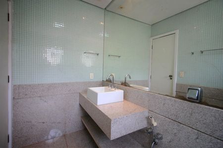 Casa à venda com 4500m², 5 quartos e 4 vagasBanheiro da Suíte