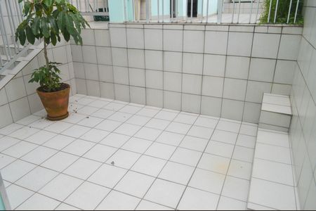 Casa à venda com 221m², 3 quartos e 2 vagas Casa à venda com 221m², 3 quartos e 2 vagasÁrea externa