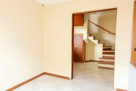 Casa à venda com 240m², 3 quartos e 2 vagas Casa à venda com 240m², 3 quartos e 2 vagasSala 1º Pavimento