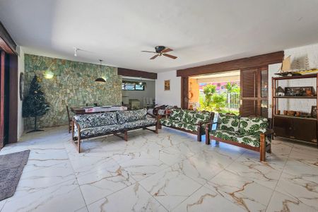 Casa para alugar com 500m², 4 quartos e 5 vagasSala