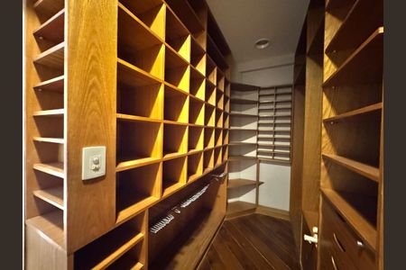 Apartamento para alugar com 270m², 3 quartos e 3 vagasSuíte 2 - Closet