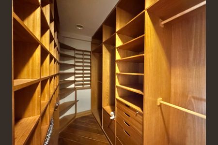 Apartamento para alugar com 270m², 3 quartos e 3 vagasSuíte 2 - Closet