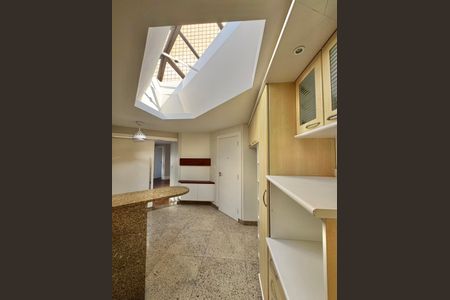 Apartamento para alugar com 270m², 3 quartos e 3 vagasÁrea de Serviço - Quarto