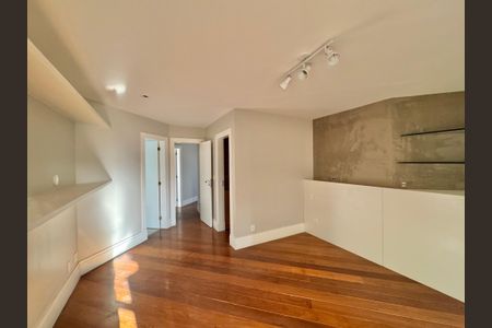 Apartamento para alugar com 270m², 3 quartos e 3 vagasSuíte 2