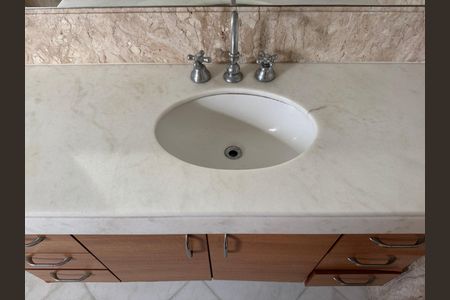 Apartamento para alugar com 270m², 3 quartos e 3 vagasSuíte 2 - Banheiro