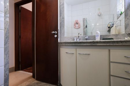 Apartamento à venda com 230m², 5 quartos e 2 vagasBanheiro Social