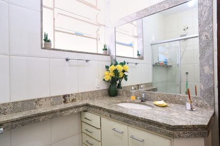 Apartamento à venda com 230m², 5 quartos e 2 vagasBanheiro da Suíte 1