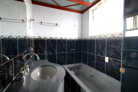 Apartamento à venda com 125m², 3 quartos e 3 vagasBanheiro da Suíte 1