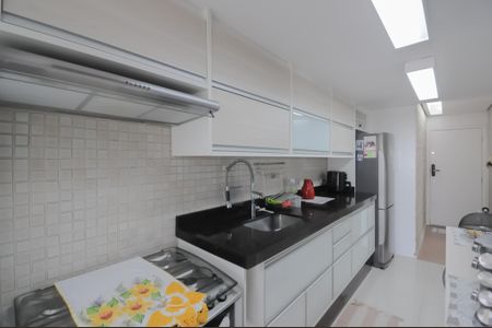 Apartamento à venda com 153m², 4 quartos e 2 vagas Apartamento à venda com 153m², 4 quartos e 2 vagasCozinha