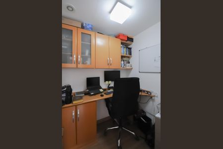 Apartamento à venda com 153m², 4 quartos e 2 vagas Apartamento à venda com 153m², 4 quartos e 2 vagasEscritório