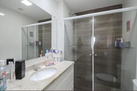 Apartamento à venda com 153m², 4 quartos e 2 vagas Apartamento à venda com 153m², 4 quartos e 2 vagasBanheiro da Suíte 1