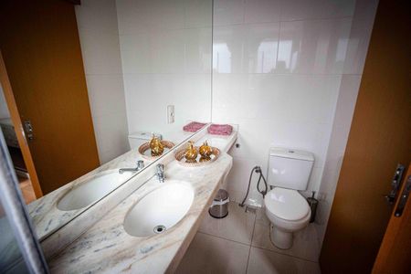 Apartamento à venda com 78m², 2 quartos e 2 vagas Apartamento à venda com 78m², 2 quartos e 2 vagasSuite