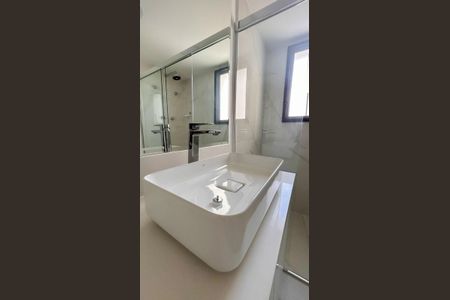 Apartamento à venda com 310m², 4 quartos e 4 vagas Apartamento à venda com 310m², 4 quartos e 4 vagasBanheiro Suíte 2