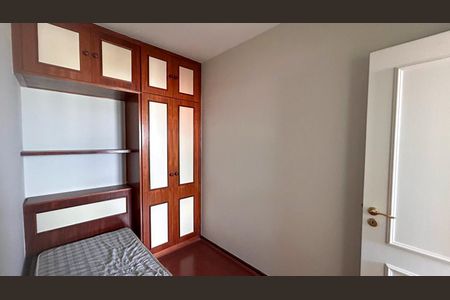 Apartamento à venda com 310m², 4 quartos e 4 vagas Apartamento à venda com 310m², 4 quartos e 4 vagasQuarto de Serviço