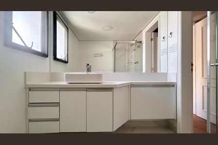 Apartamento à venda com 310m², 4 quartos e 4 vagas Apartamento à venda com 310m², 4 quartos e 4 vagasBanheiro Suíte 4