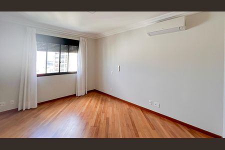 Apartamento à venda com 310m², 4 quartos e 4 vagas Apartamento à venda com 310m², 4 quartos e 4 vagasSuíte 4